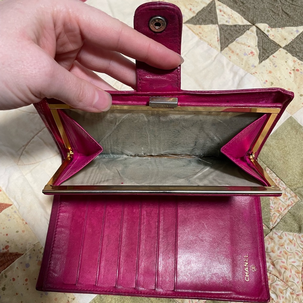 CHANEL Caviar Magenta Pink Kisslock Wallet - Picture 13 of 14